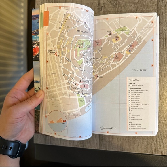 Portugal Travel Guide DK Eyewitness - Picture 2 of 11